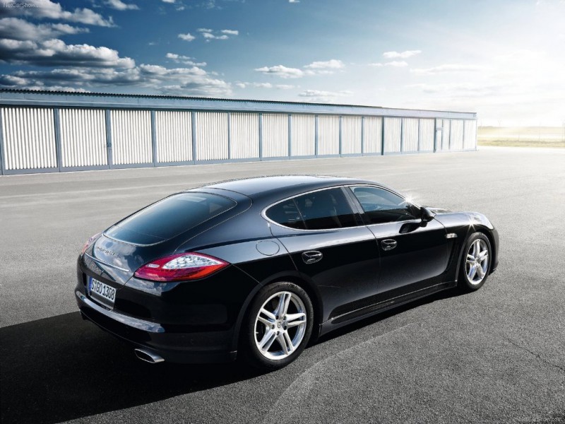 Porsche_Panamera_002.jpg