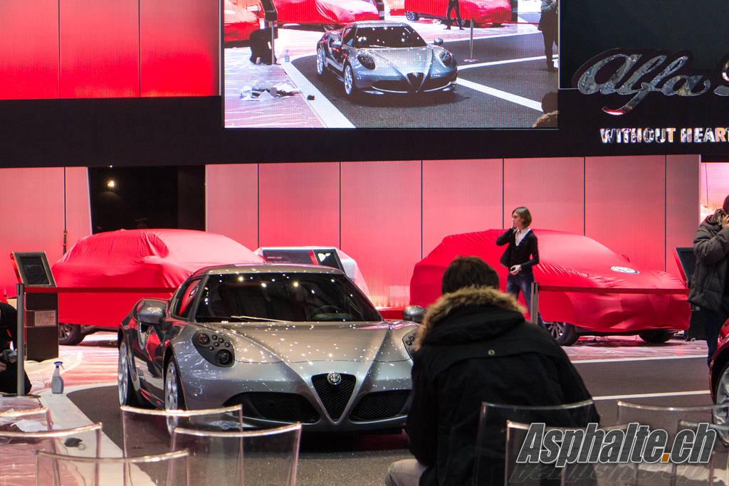 Alfa-Romeo-4C-01.jpg