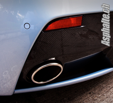 Aston Martin V12 Vantage: Premier contact, entre Puissance et Charme