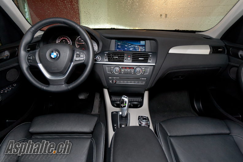 Essai BMW X3 intérieur tableau de bord