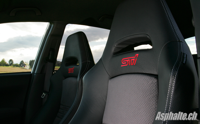 Essai Subaru Impreza WRX STI intérieur