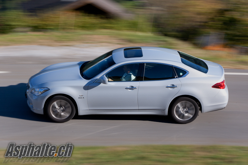 Essai Infiniti M35h