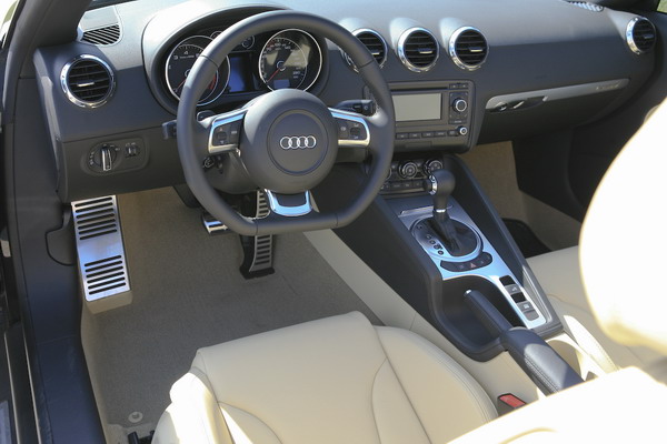 Essai Audi TT Roadster 3.2 Quattro S Tronic intérieur