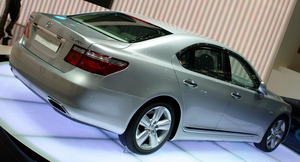 Lexus LS460