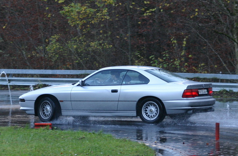 BMW 850i survirage