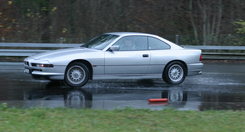 BMW 850i survirage