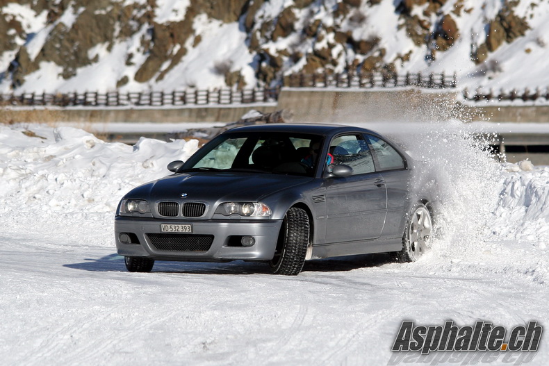 BMW M3 E46 Snow Drifting