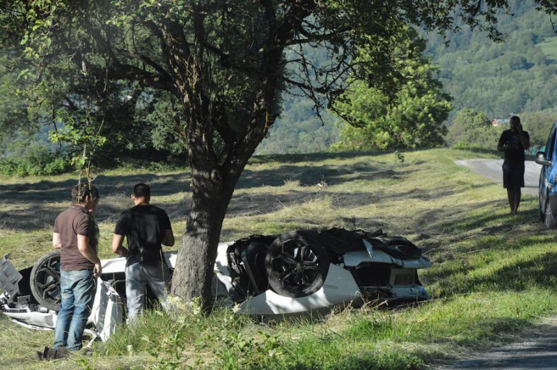 sortie-de-route-pour-une-lamborghini-aventador.jpg