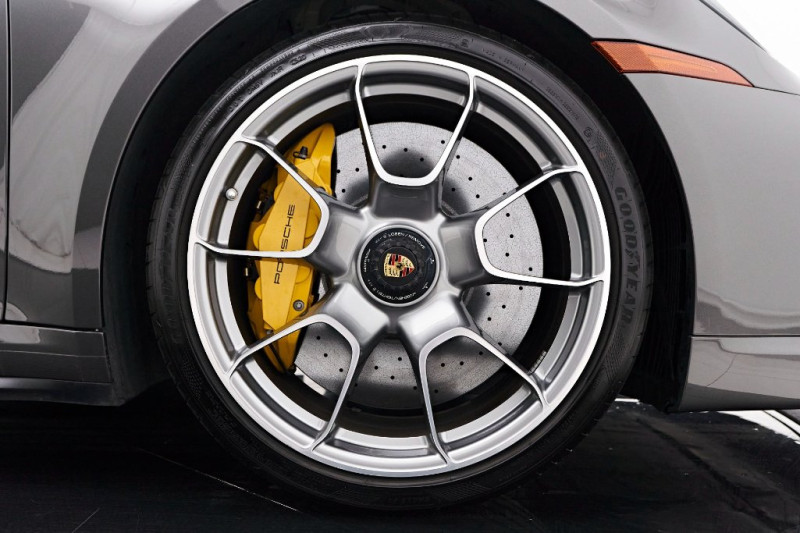 992044660AH-Porsche-911-Turbo-S.jpg