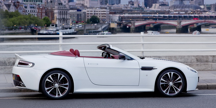 Aston Martin V12 Vantage Roadster