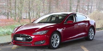 Au volant Tesla Model S Good Karma