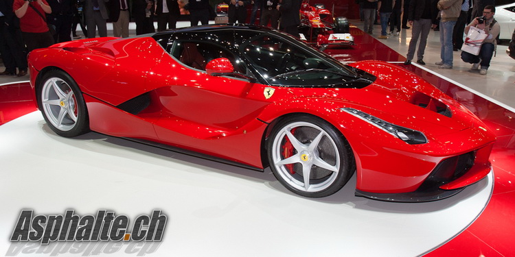 ferrari-laferrari-11-750-375