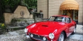 FERRARI 250 GT SWB, 1960 Carrosserie: berlinetta Scaglietti Considérée par beaucoup, à juste titre, comme une des plus belles Ferrari, la 250 GT chassis court représente l’archétype de la Ferrari du gentleman-driver des années 60, courant sur circuit le samedi et flânant sur la Croisette le dimanche. Cet exemplaire a participé en janvier au Cavallino Classic à Palm Beach. Participant: Peter Read (USA)