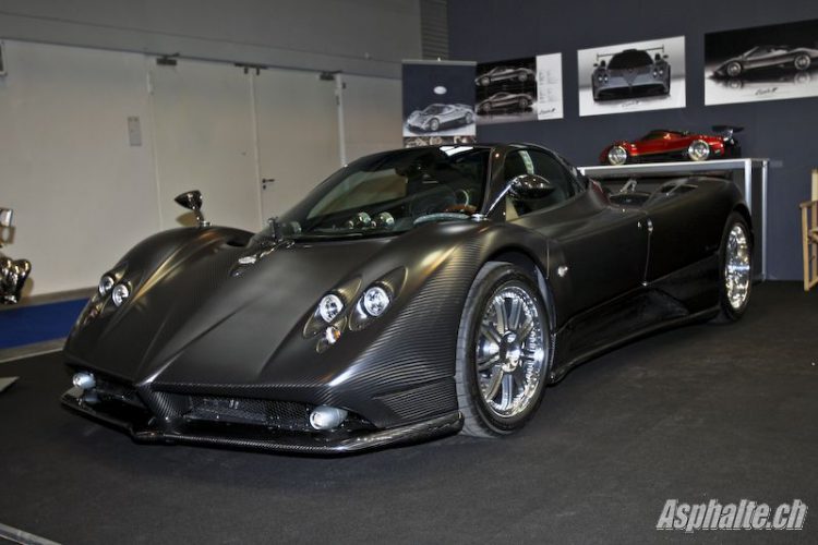 Pagani Zonda brute de carbone