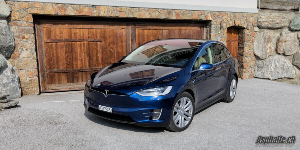 Tesla Model X 90D