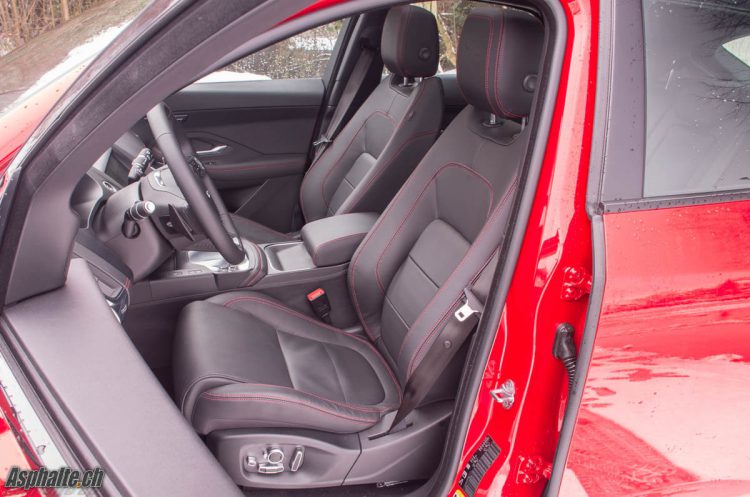 Essai Jaguar E-Pace intérieur 