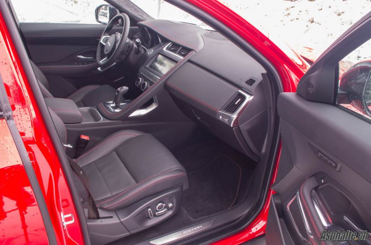 Essai Jaguar E-Pace intérieur