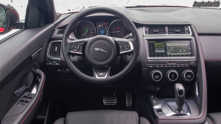 Essai Jaguar E-Pace tableau de bord