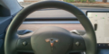 Tesla Model 3 volant