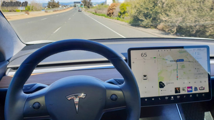 Fahrbericht Tesla Model 3 Armaturenbrett Bildschirm