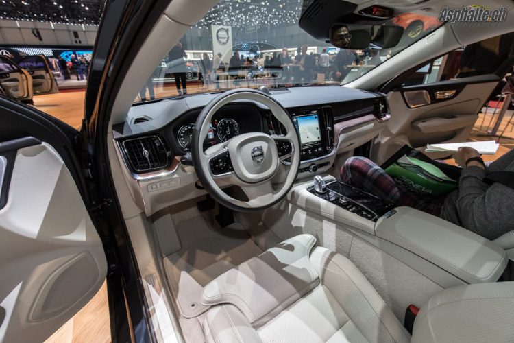 Salon Genève 2018 Volvo V60 intérieur
