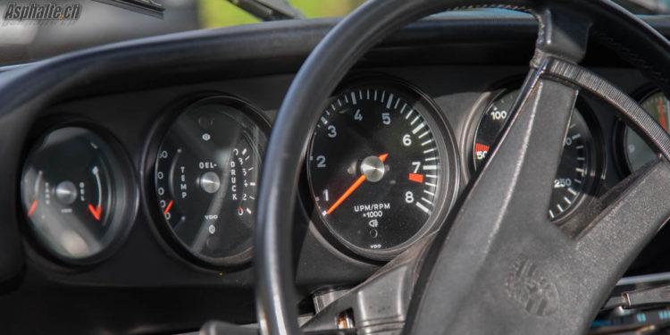 Essai Porsche 911 Carrera RS 2.7 1973 compteurs