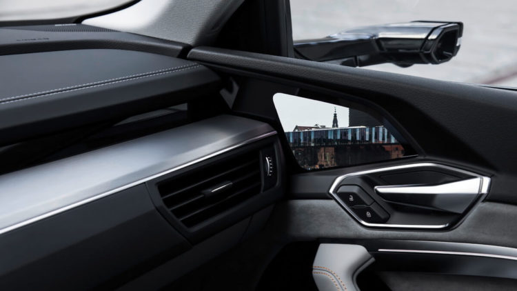 Audi e-tron intérieur rétroviseur virtuel écran OLED