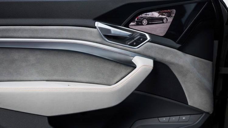 Audi e-tron intérieur rétroviseur virtuel écran OLED