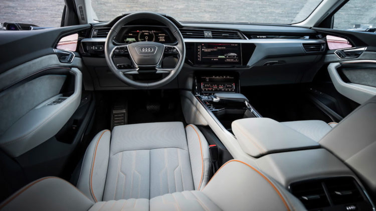 Audi e-tron intérieur sellerie accent orange