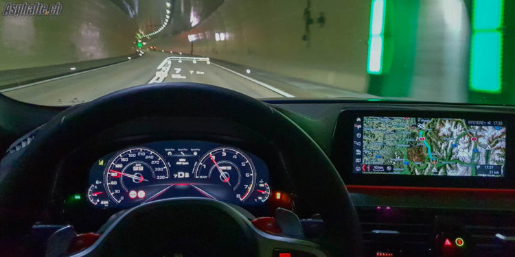 Essai BMW M5 F90 intérieur compteurs head up display