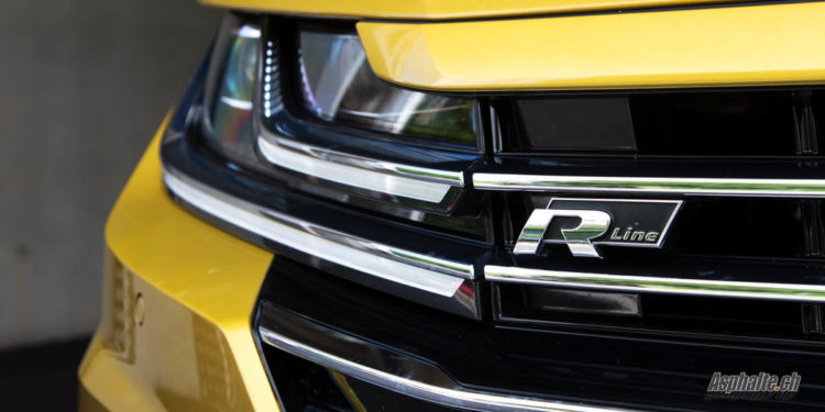 Volkswagen VW Arteon R-Line Jaune Curcuma Logo Calandre