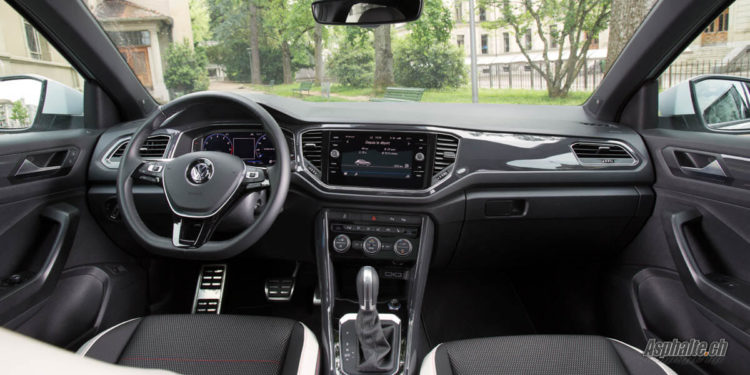 Essai VW T-Roc Sport 4Motion intérieur tableau de bord