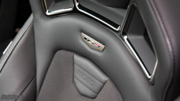 Essai Cadillac CTS-V intérieur sièges Recaro