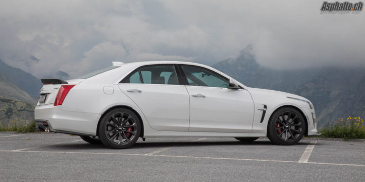 Test Cadillac CTS-V Crystal White