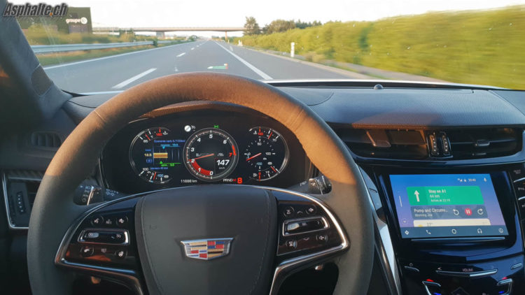 Essai Cadillac CTS-V intérieur tableau de bord Android Auto