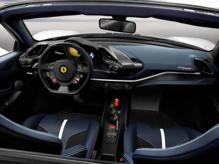 Ferrari 488 Pista Spider intérieur