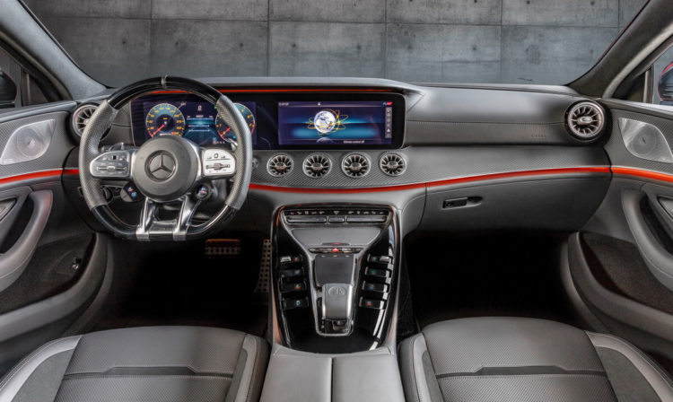 Mercedes-AMG GT 43 4Matic+ 4 portes intérieur tableau de bord
