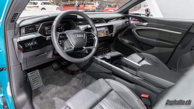 Audi e-tron intérieur tableau de bord