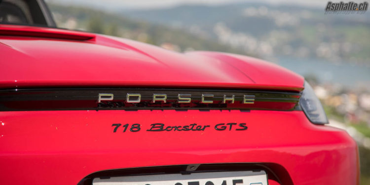 Essai Porsche 718 Boxster GTS 982 aileron logo