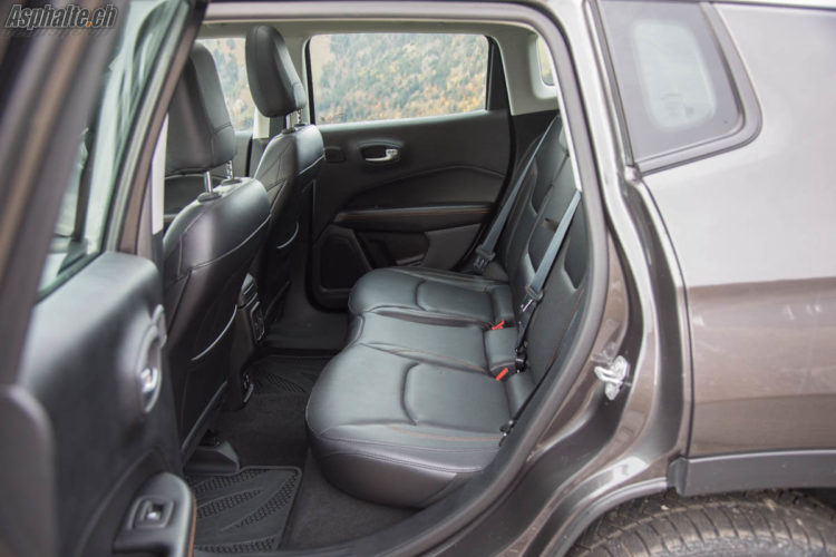Essai Jeep Compass Limited 1.4 MultiAir Sièges arrière