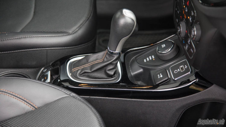 Essai Jeep Compass Limited 1.4 MultiAir console centrale