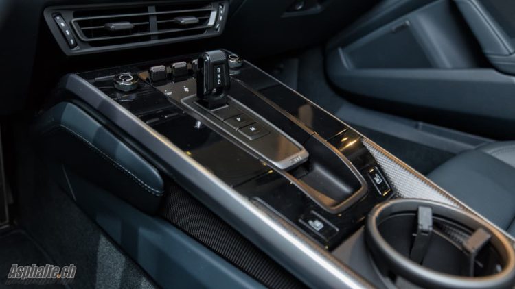 Porsche 992 Carrera S console centrale