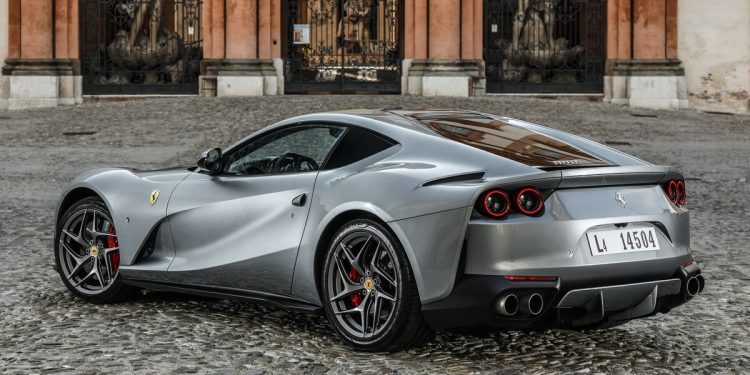 Ferrari 812 Superfast Grigio