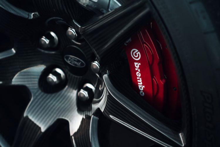 Ford Mustang Shelby GT500 jante carbone frein brembo