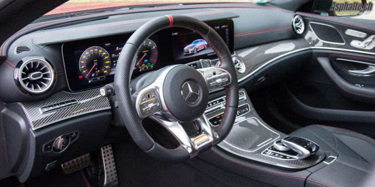 Mercedes AMG CLS 53 4Matic+ intérieur planche de bord