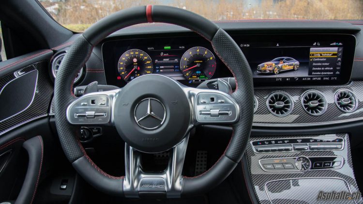 Mercedes AMG CLS 53 4Matic+ intérieur tableau de bord