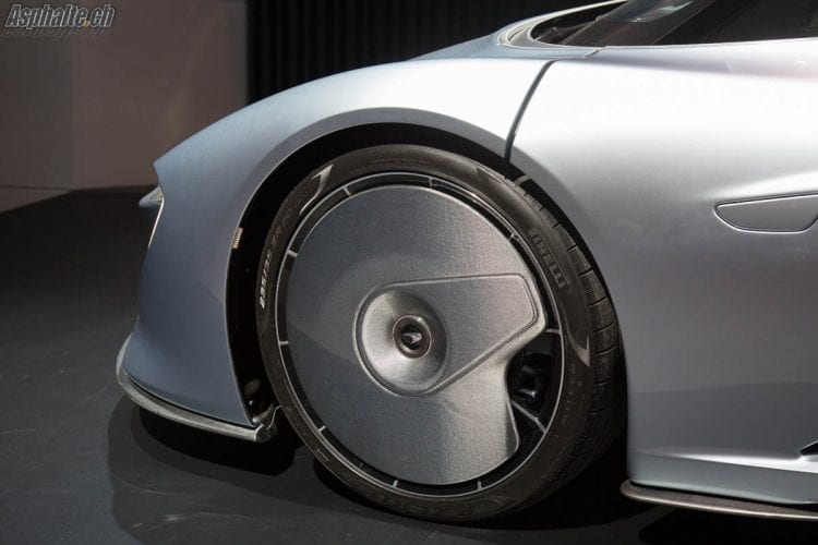 McLaren Speedtail Salon Genève 2019 roue avant flasques carbone