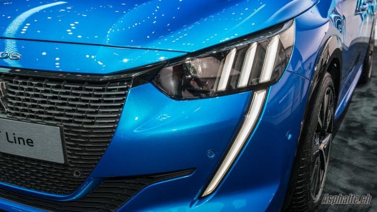 Peugeot 208 phare signature