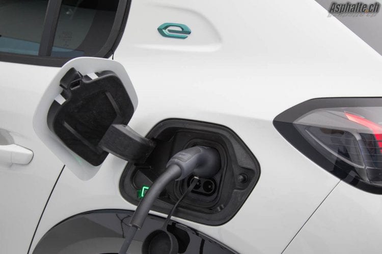 Peugeot e-208 prise de charge CCS