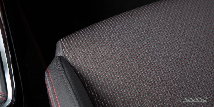 Essai Suzuki Swift Sport textile sièges